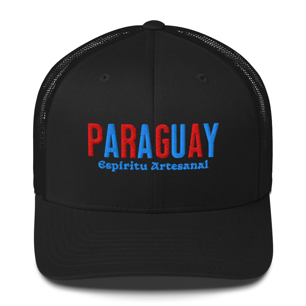 Gorra bordada con texto “Espíritu Artesanal”, diseño cultural paraguayo con raíces profundas.
