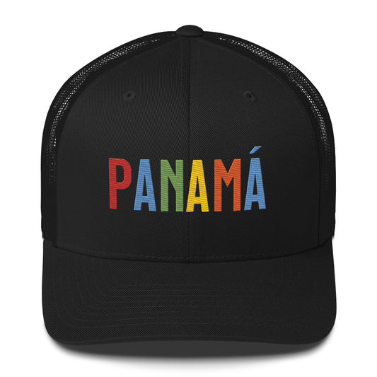 Gorra bordada con diseño cultural panameño de la colección Colores de Pueblo.