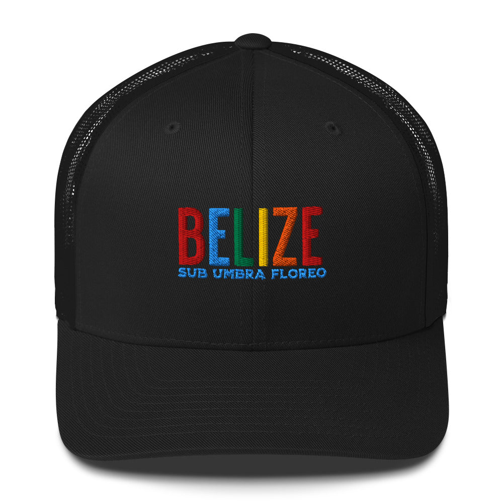 Gorra bordada con el lema “Sub Umbra Floreo”, diseño cultural caribeño con esencia beliceña.