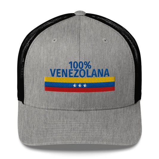 Gorra bordada con el texto “100% Venezolana”, diseño con orgullo venezolano.