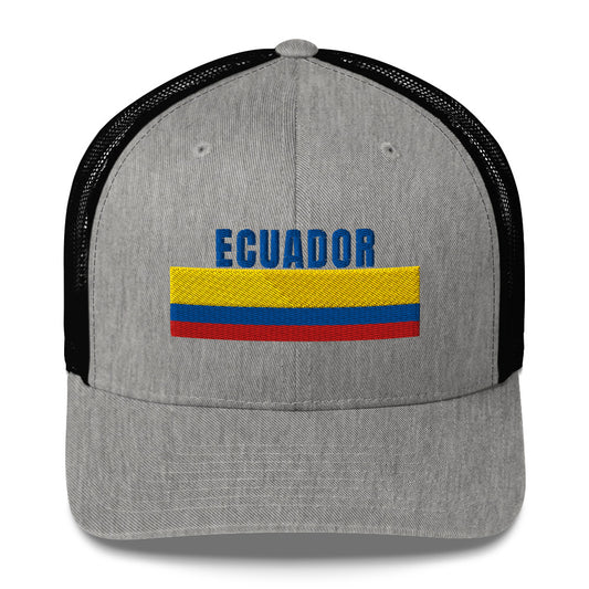 Diseño bordado con el nombre “Ecuador”. Una gorra sencilla y poderosa para representar con orgullo.