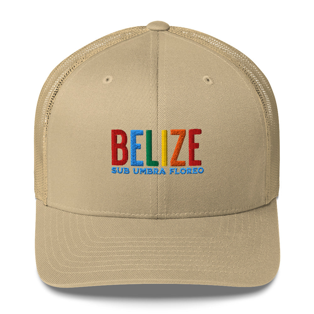 Gorra bordada con el lema “Sub Umbra Floreo”, diseño cultural caribeño con esencia beliceña.