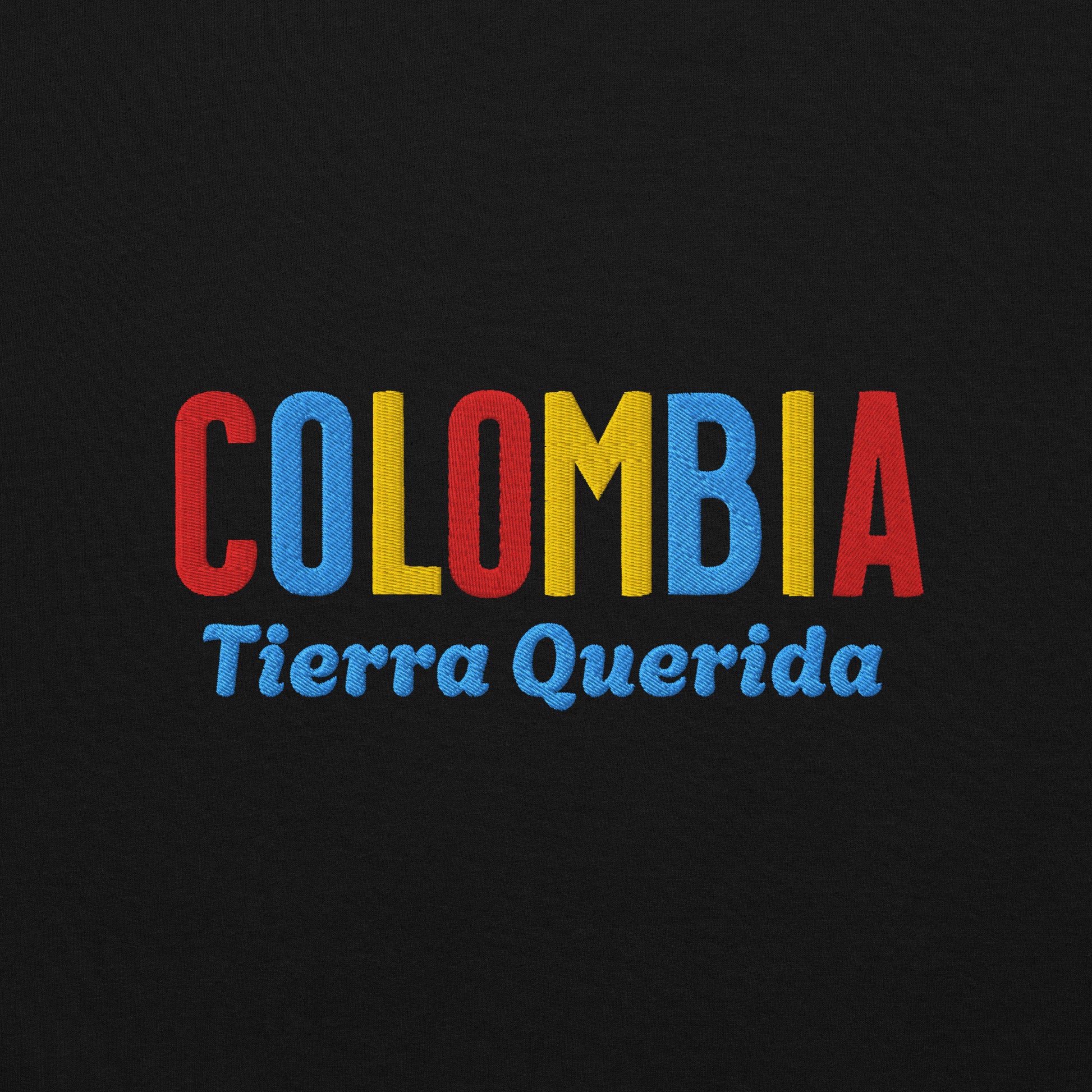 Bordado con la frase “Tierra Querida”, inspiración cultural de Colombia.