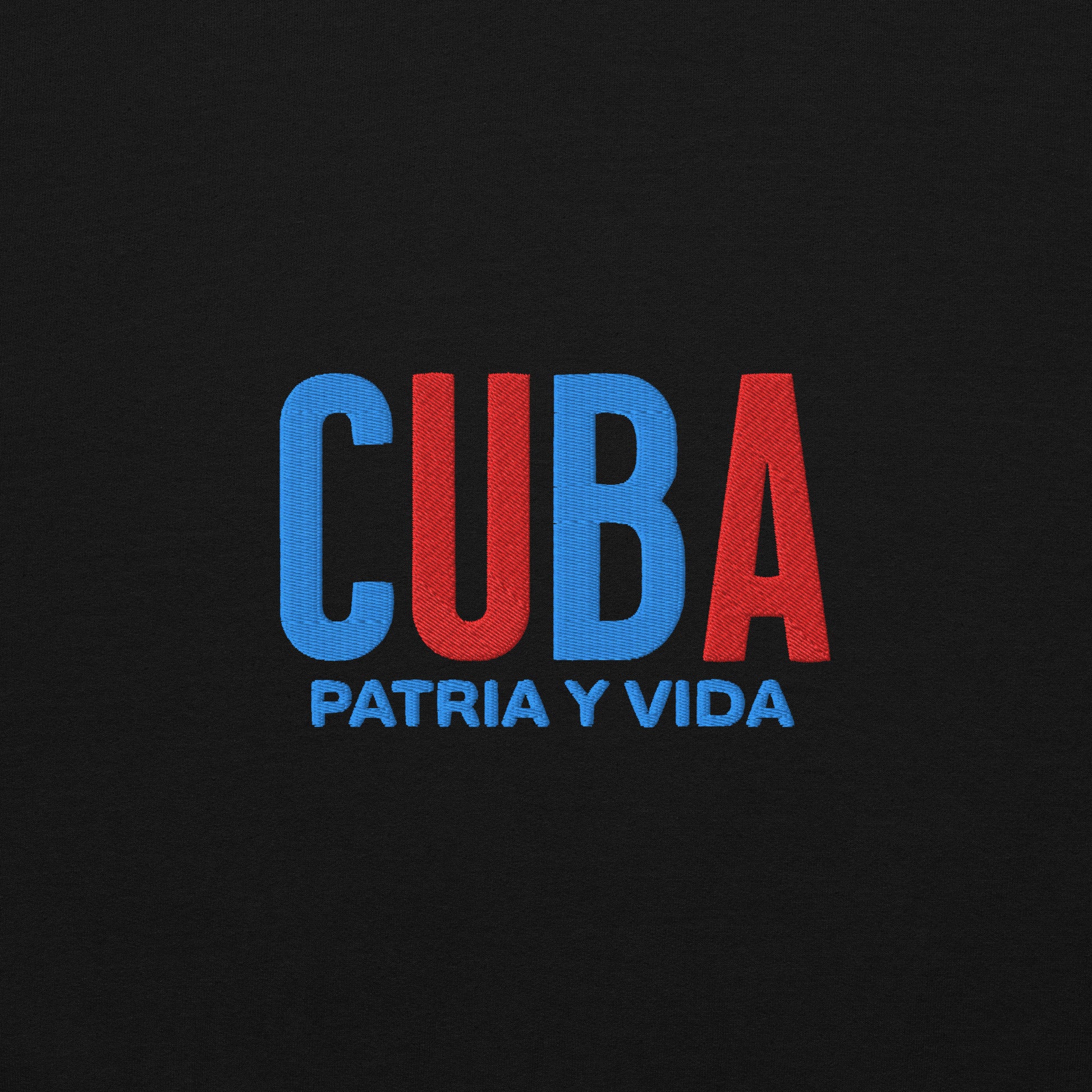 Bordado con la frase “Patria y Vida”, inspiración cultural de Cuba.