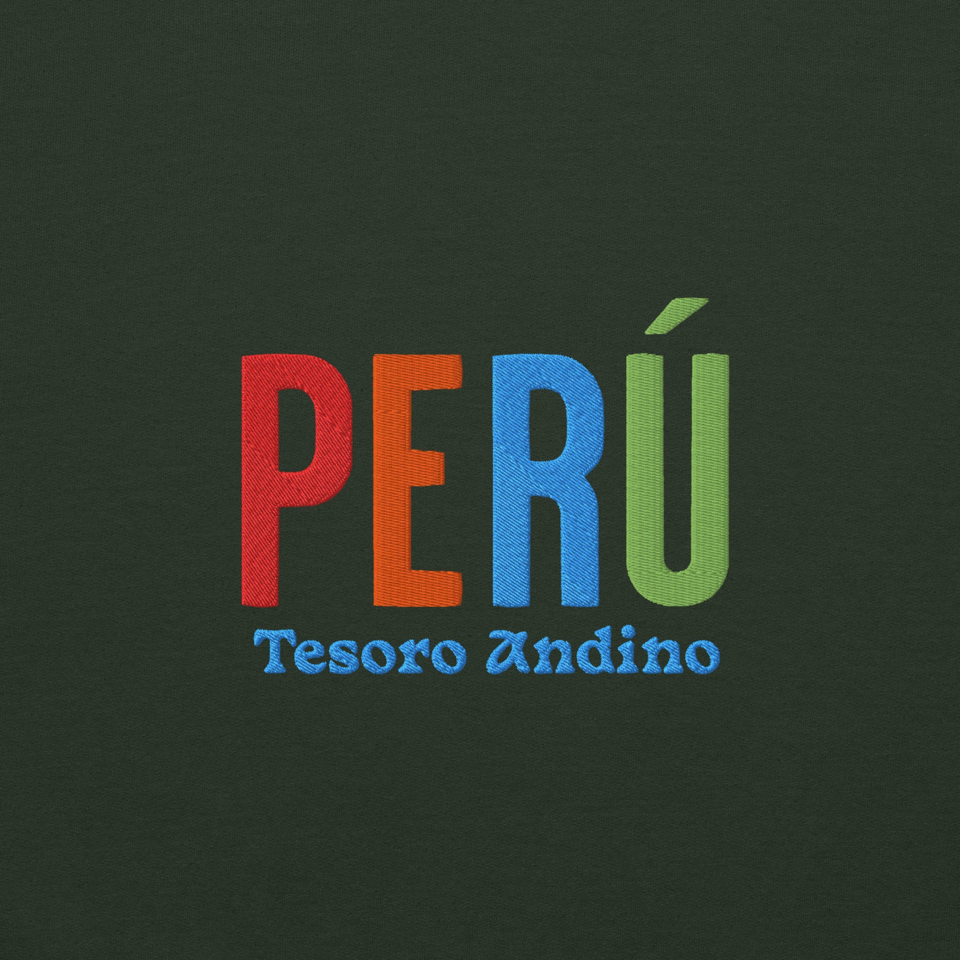 Bordado con la frase “Tesoro Andino”, inspiración cultural de Perú.