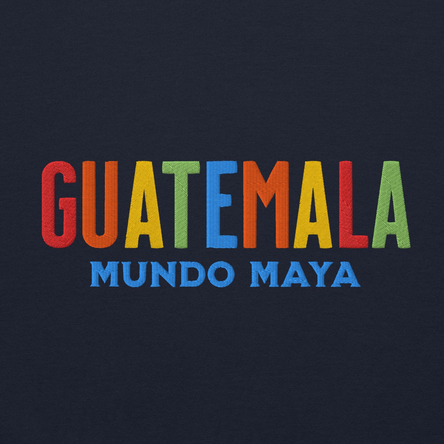 Hoodie bordado con la frase “Mundo Maya”, inspiración cultural de Guatemala.