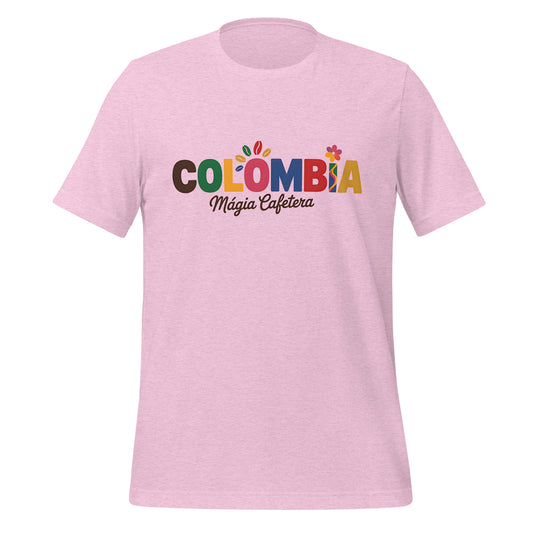 T-shirt con diseño colorido del país Colombia con texto “Colombia – Magia Cafetera”.
