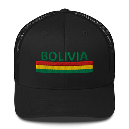 Trucker cap con bordado “Bolivia” en rojo, amarillo y verde, diseño patriótico.