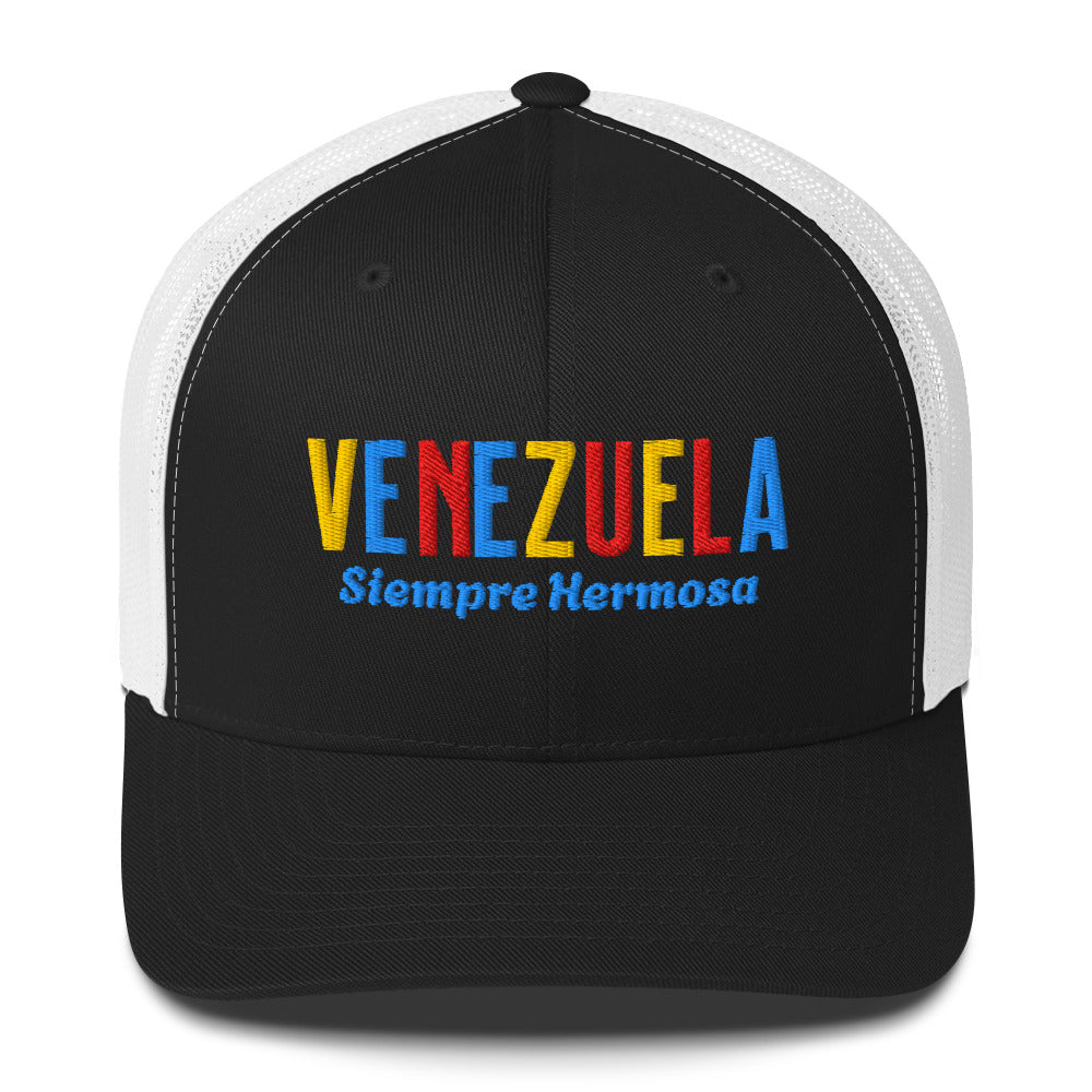 Gorra bordada con diseño cultural venezolano, parte de la colección Colores de Pueblo.