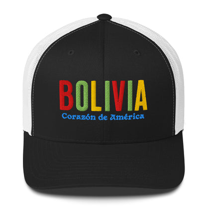 Gorra bordada con frase “Corazón de América”, diseño cultural boliviano con raíces andinas.