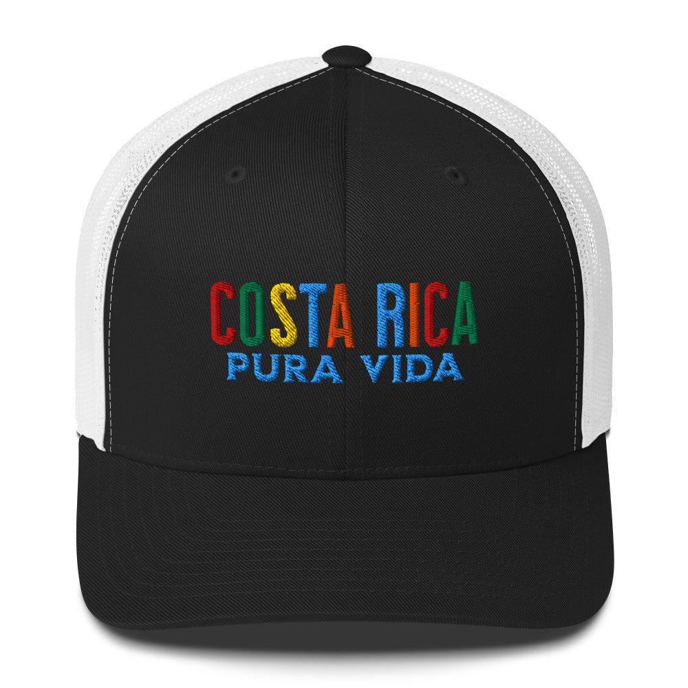 Gorra bordada con la frase “Pura Vida”, diseño con espíritu tico y esencia centroamericana.