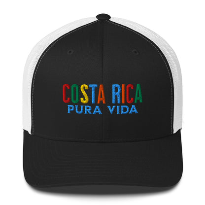 Gorra bordada con la frase “Pura Vida”, diseño con espíritu tico y esencia centroamericana.