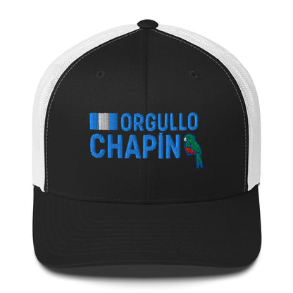 Gorra bordada con la frase “Orgullo Chapín”, inspiración guatemalteca con estilo firme.