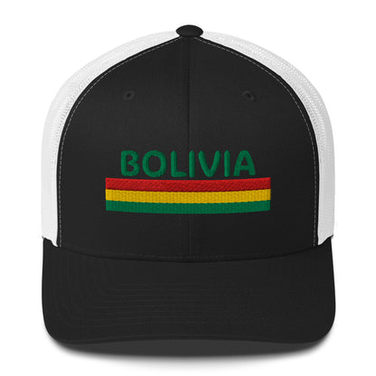 Trucker cap con bordado “Bolivia” en rojo, amarillo y verde, diseño patriótico.
