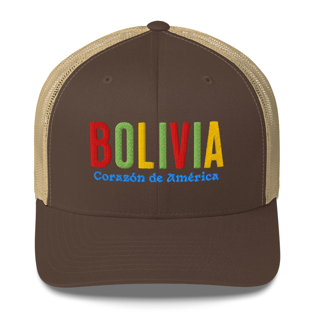 Gorra bordada con frase “Corazón de América”, diseño cultural boliviano con raíces andinas.