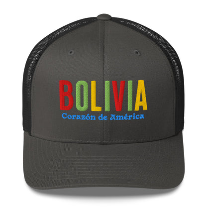 Gorra bordada con frase “Corazón de América”, diseño cultural boliviano con raíces andinas.
