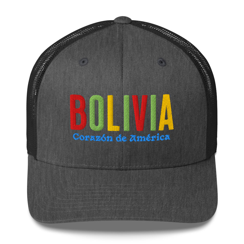 Gorra bordada con frase “Corazón de América”, diseño cultural boliviano con raíces andinas.