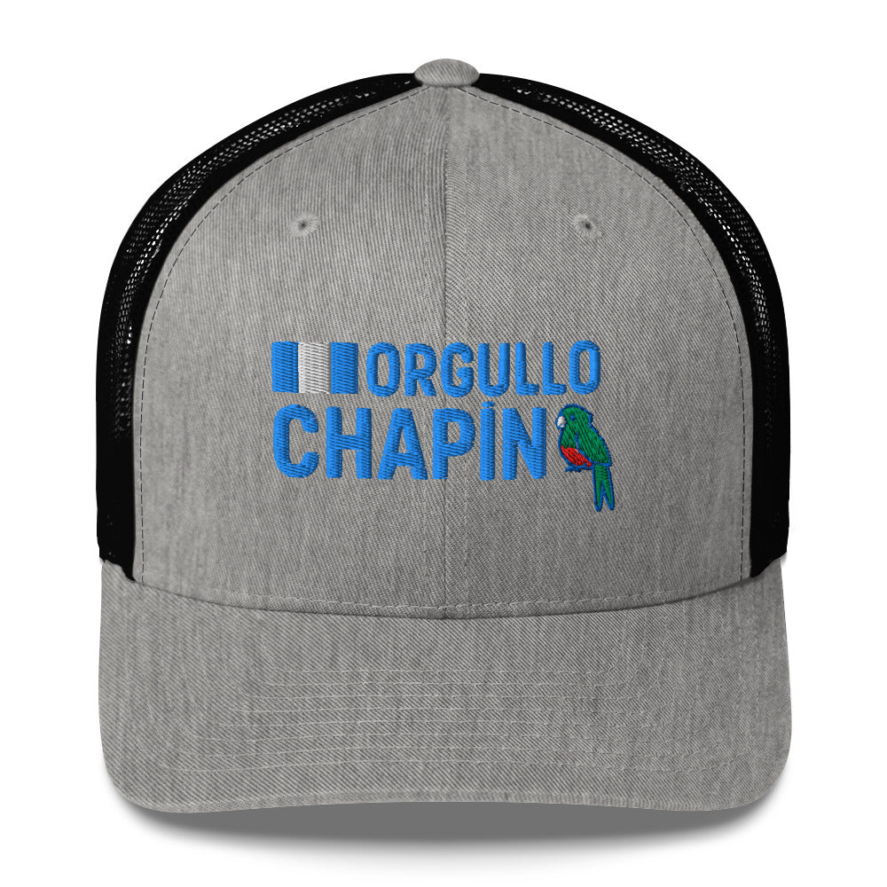 Gorra bordada con la frase “Orgullo Chapín”, inspiración guatemalteca con estilo firme.