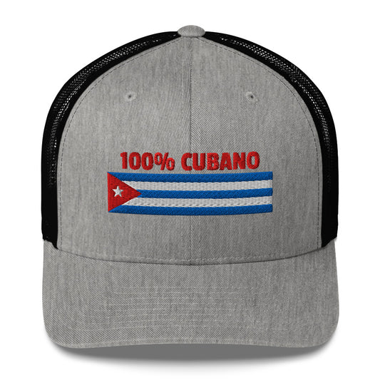 Gorra bordada con la frase “100% Cubano”, estilo cultural con esencia cubana.