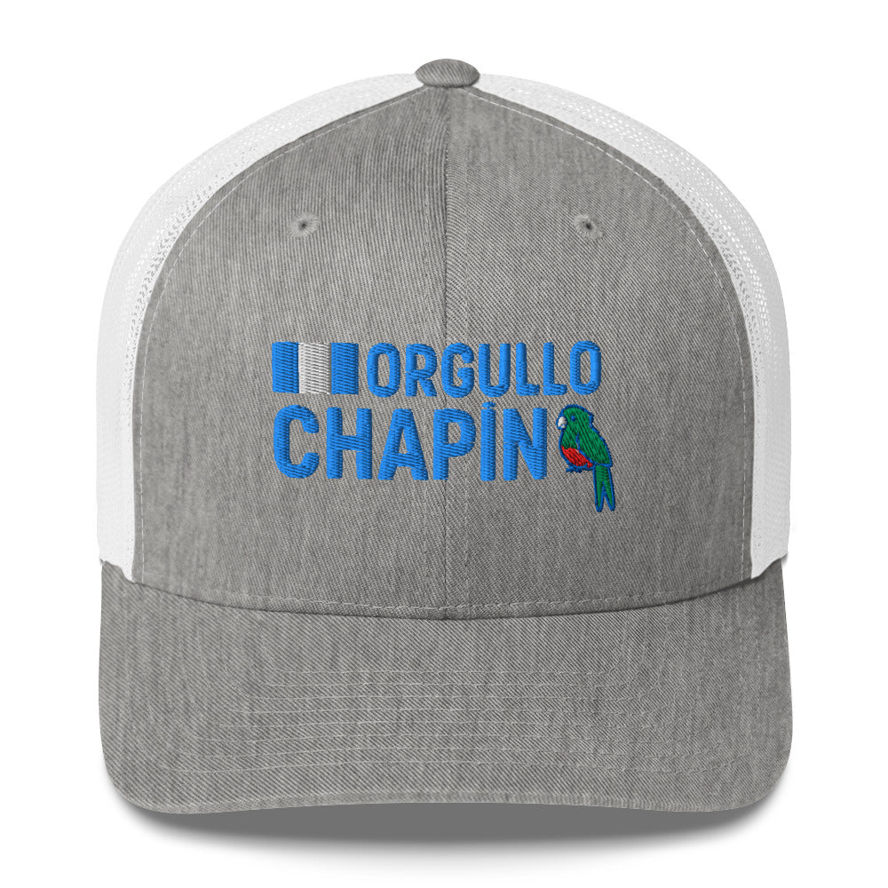 Gorra bordada con la frase “Orgullo Chapín”, inspiración guatemalteca con estilo firme.