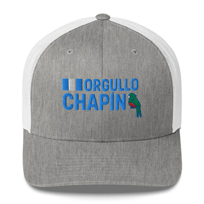 Gorra bordada con la frase “Orgullo Chapín”, inspiración guatemalteca con estilo firme.