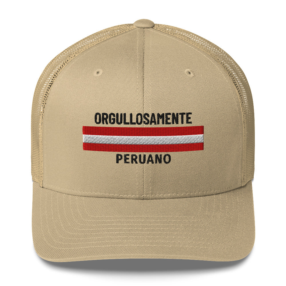 Gorra bordada con la palabra “Perú”, estilo limpio con identidad cultural peruana.