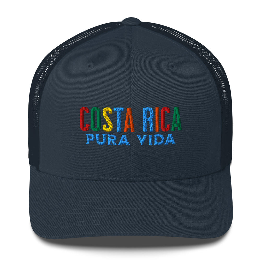 Gorra bordada con la frase “Pura Vida”, diseño con espíritu tico y esencia centroamericana.