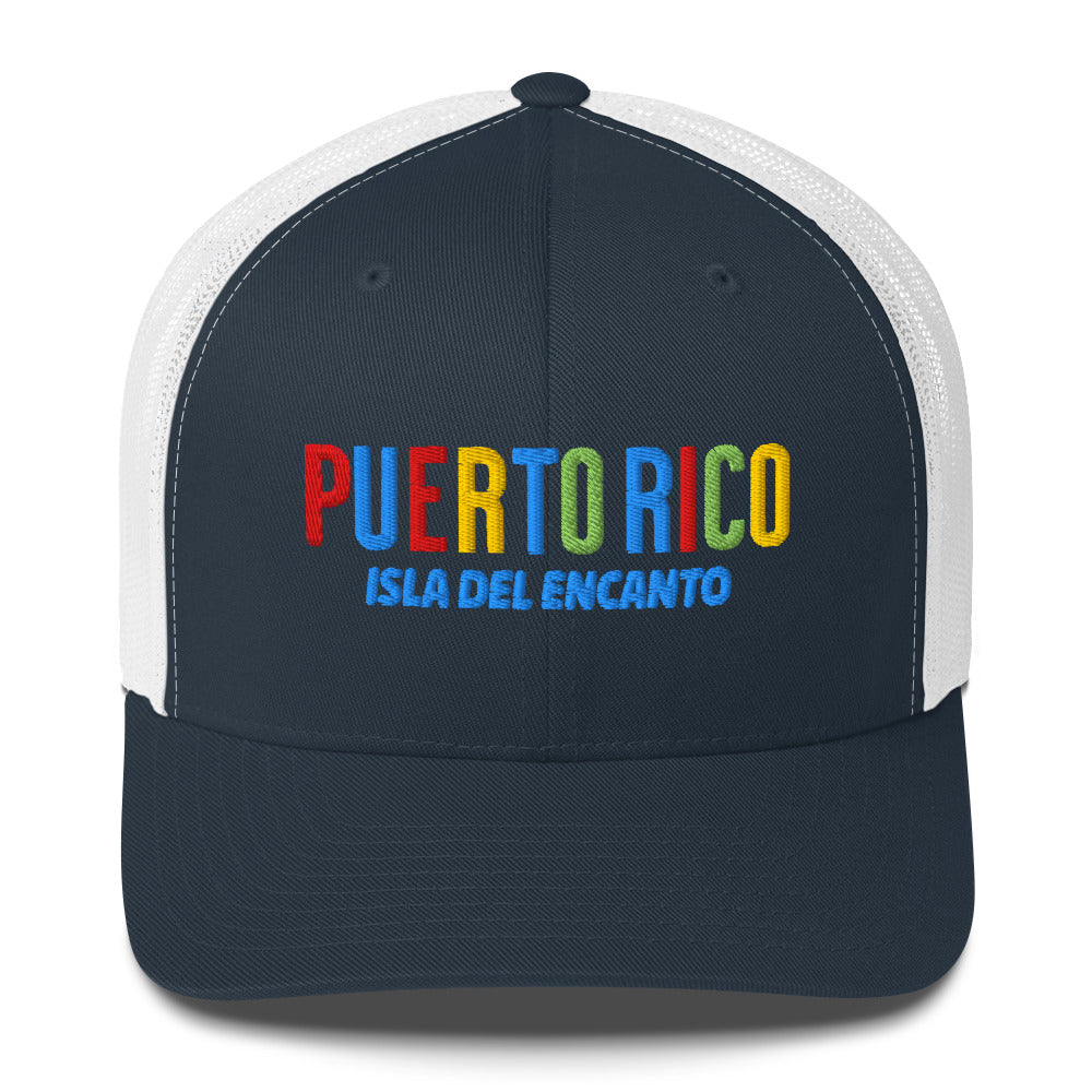 Gorra bordada con el texto “Isla del Encanto”, diseño cultural boricua lleno de alegría y sazón.