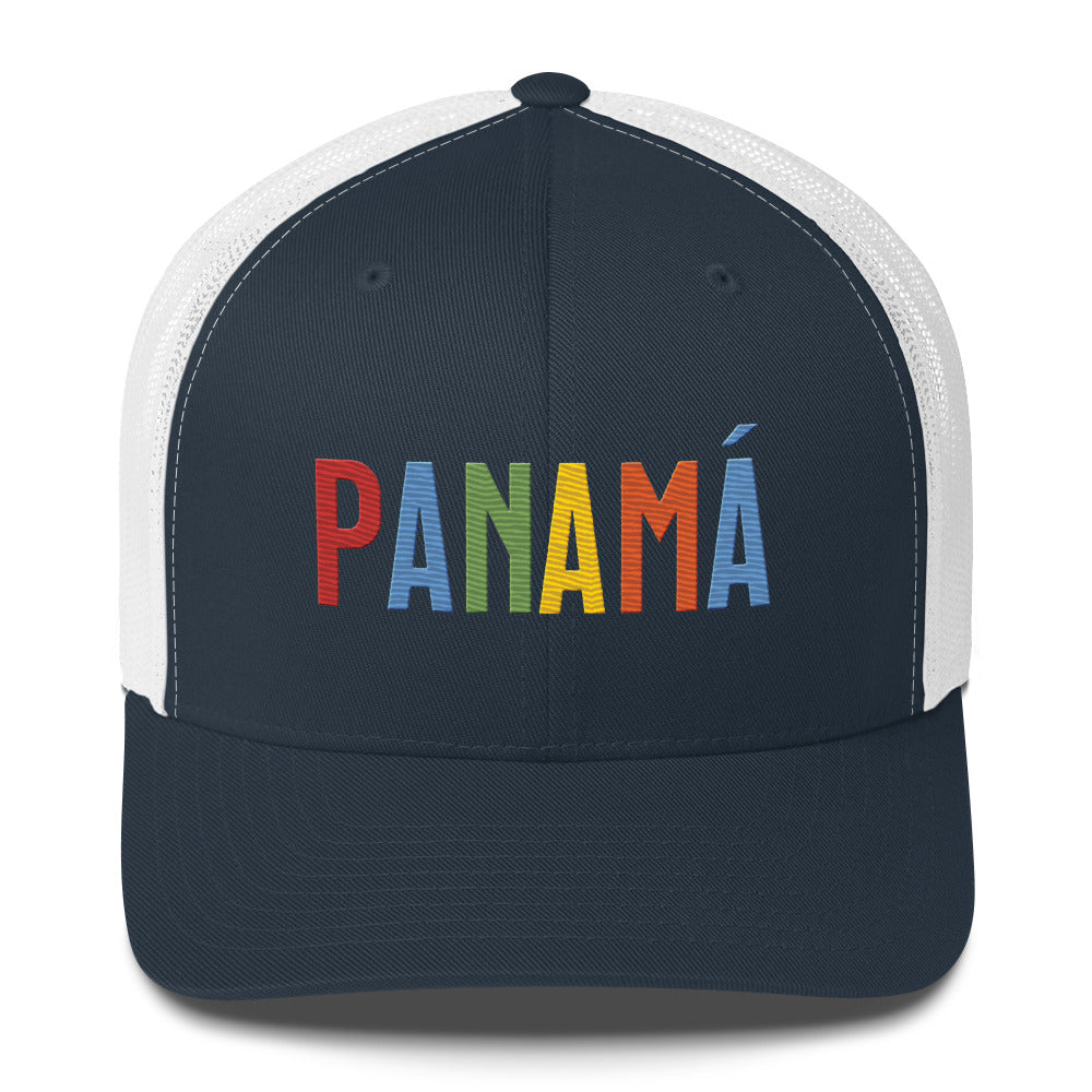 Gorra bordada con diseño cultural panameño de la colección Colores de Pueblo.