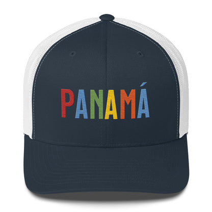 Gorra bordada con diseño cultural panameño de la colección Colores de Pueblo.