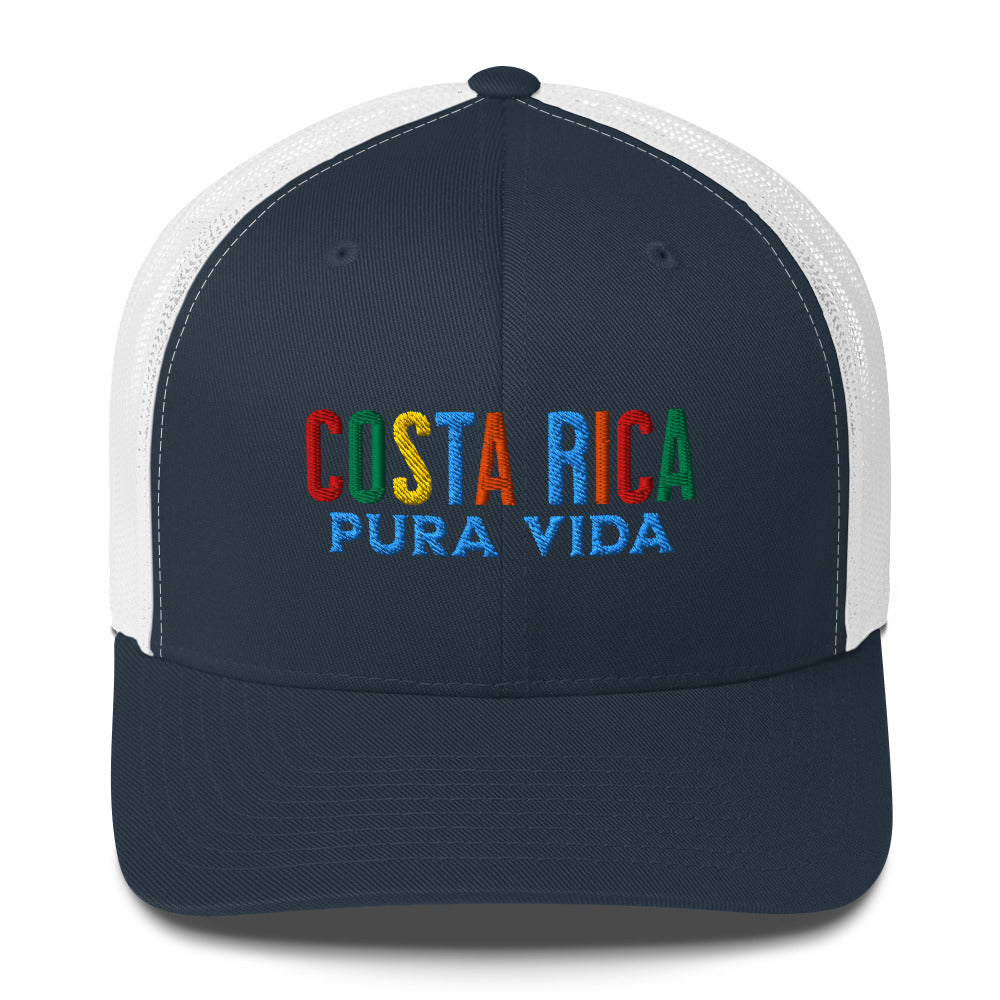 Gorra bordada con la frase “Pura Vida”, diseño con espíritu tico y esencia centroamericana.