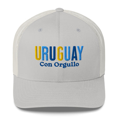 Gorra bordada con la frase “Con Orgullo”, diseño sencillo con identidad uruguaya.