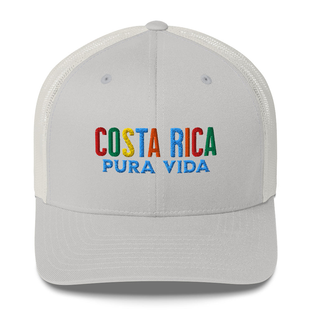 Gorra bordada con la frase “Pura Vida”, diseño con espíritu tico y esencia centroamericana.
