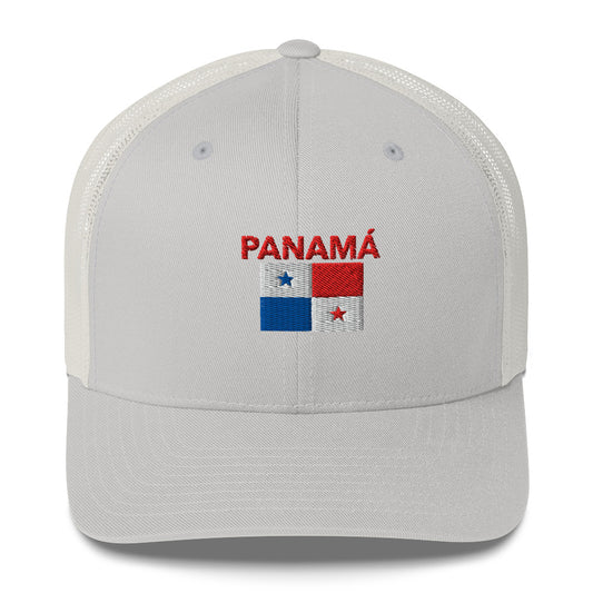 Gorra bordada con el texto “Panamá”, diseño sencillo con raíces panameñas.