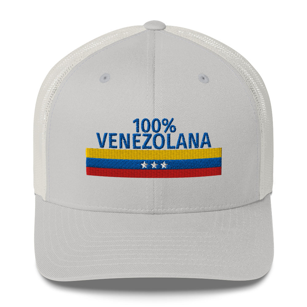 Gorra bordada con el texto “100% Venezolana”, diseño con orgullo venezolano.