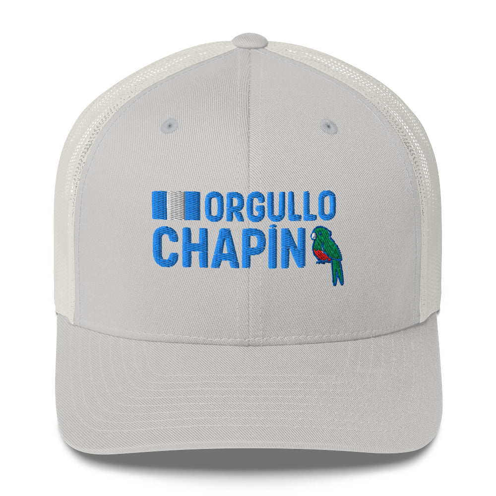 Gorra bordada con la frase “Orgullo Chapín”, inspiración guatemalteca con estilo firme.