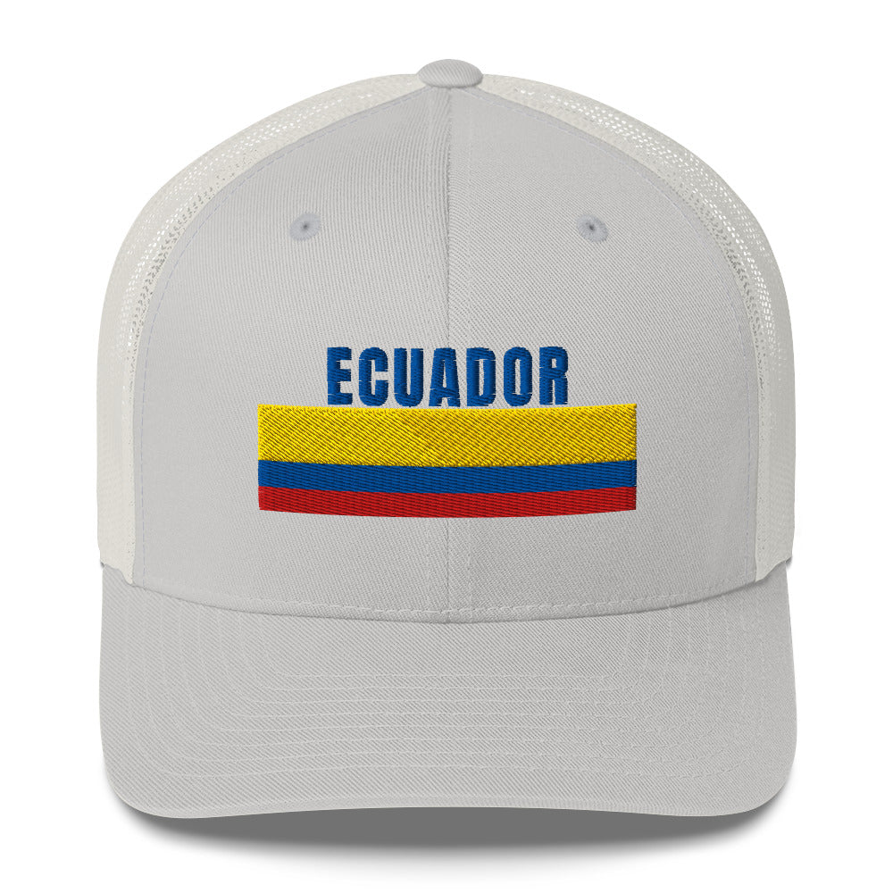 Diseño bordado con el nombre “Ecuador”. Una gorra sencilla y poderosa para representar con orgullo.