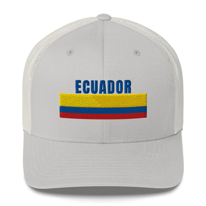 Diseño bordado con el nombre “Ecuador”. Una gorra sencilla y poderosa para representar con orgullo.