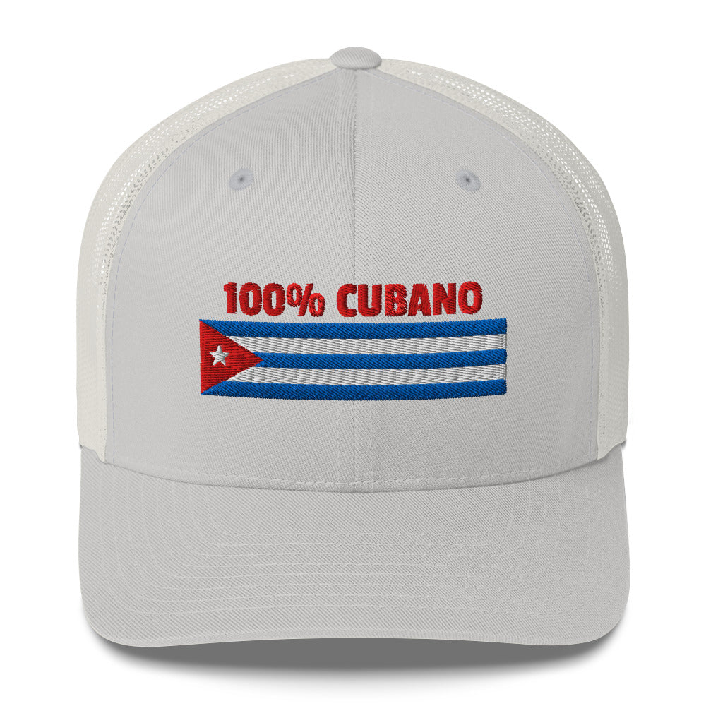 Gorra bordada con la frase “100% Cubano”, estilo cultural con esencia cubana.
