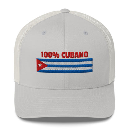 Gorra bordada con la frase “100% Cubano”, estilo cultural con esencia cubana.