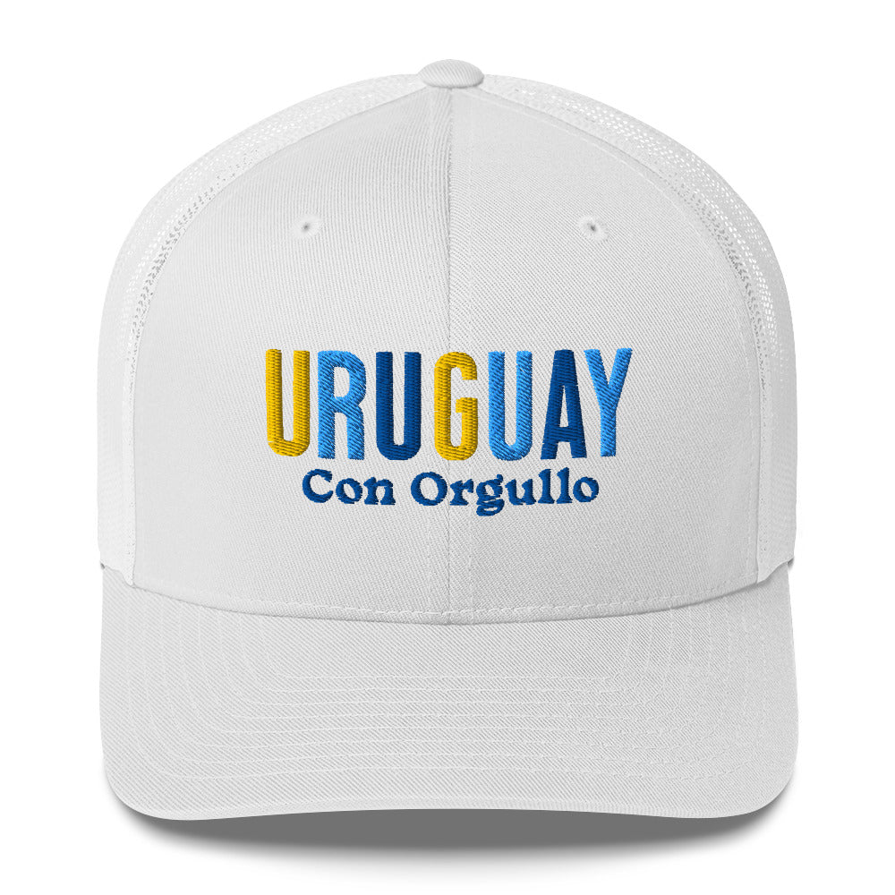 Gorra bordada con la frase “Con Orgullo”, diseño sencillo con identidad uruguaya.