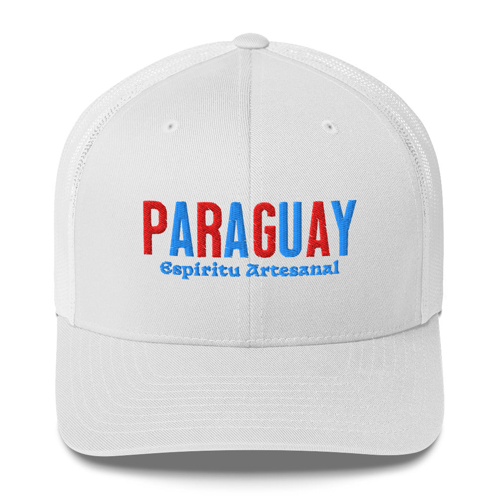 Gorra bordada con texto “Espíritu Artesanal”, diseño cultural paraguayo con raíces profundas.