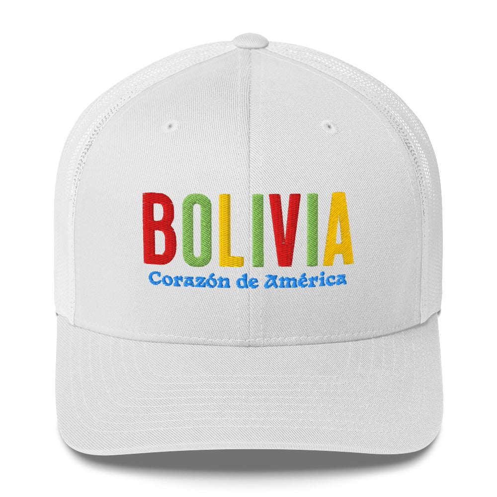 Gorra bordada con frase “Corazón de América”, diseño cultural boliviano con raíces andinas.