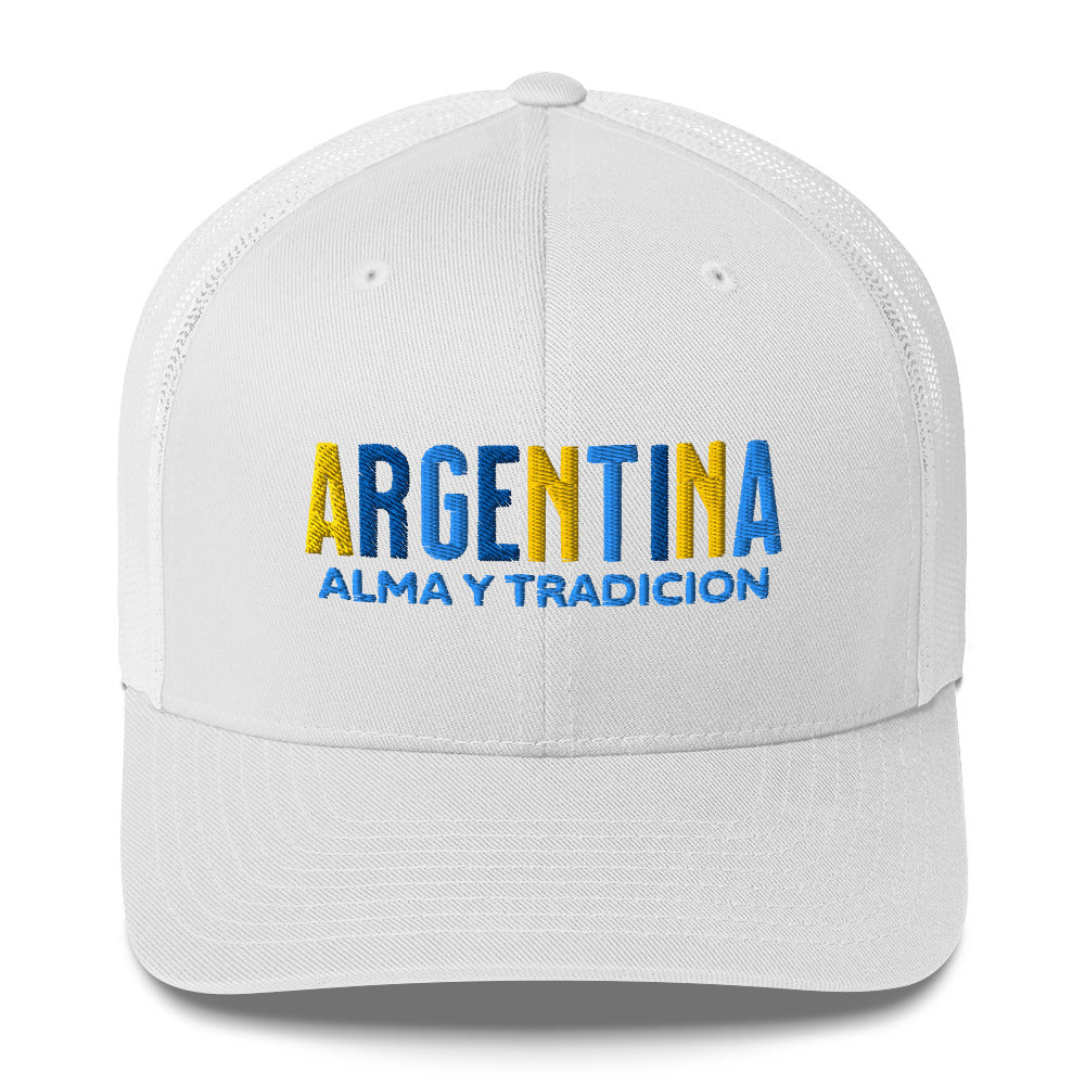 Gorra bordada con el texto “Alma y Tradición”, diseño cultural con identidad argentina.