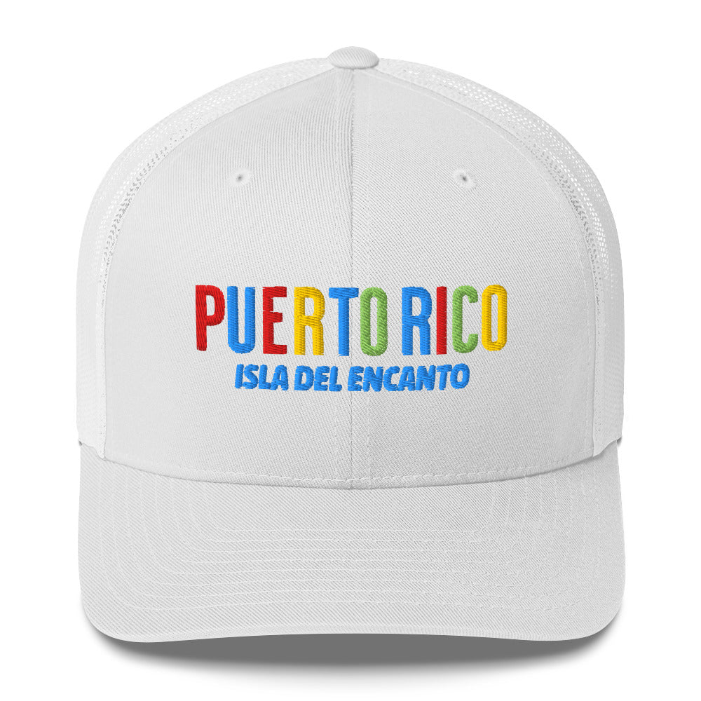 Gorra bordada con el texto “Isla del Encanto”, diseño cultural boricua lleno de alegría y sazón.