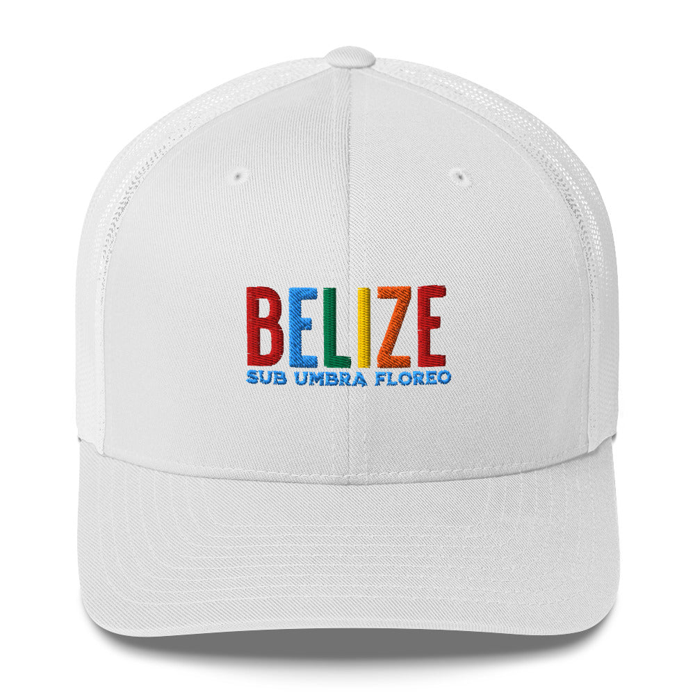 Gorra bordada con el lema “Sub Umbra Floreo”, diseño cultural caribeño con esencia beliceña.
