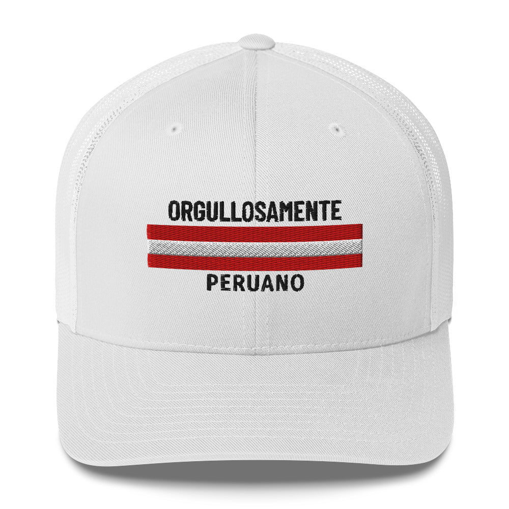 Gorra bordada con la palabra “Perú”, estilo limpio con identidad cultural peruana.