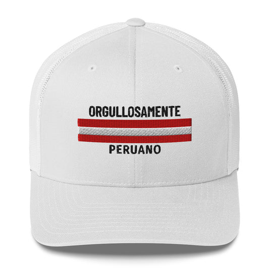 Gorra bordada con la palabra “Perú”, estilo limpio con identidad cultural peruana.