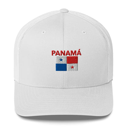 Gorra bordada con el texto “Panamá”, diseño sencillo con raíces panameñas.