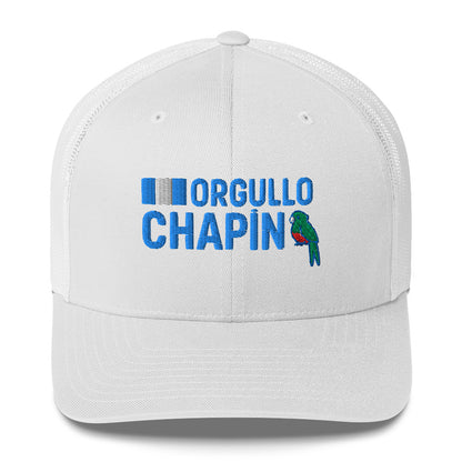 Gorra bordada con la frase “Orgullo Chapín”, inspiración guatemalteca con estilo firme.